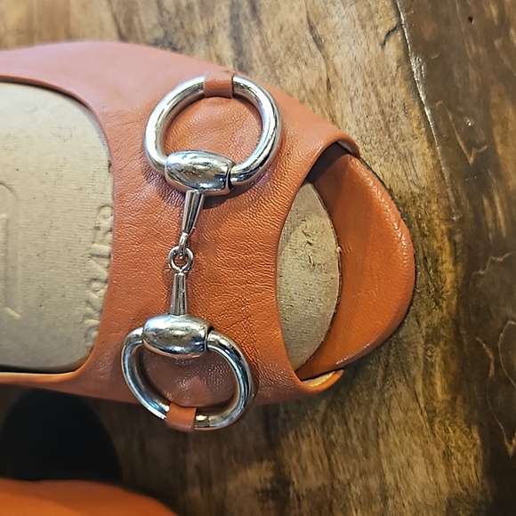 Gucci Women's Salmon Peep Toe Kitten Heels - Picture 2 of 8